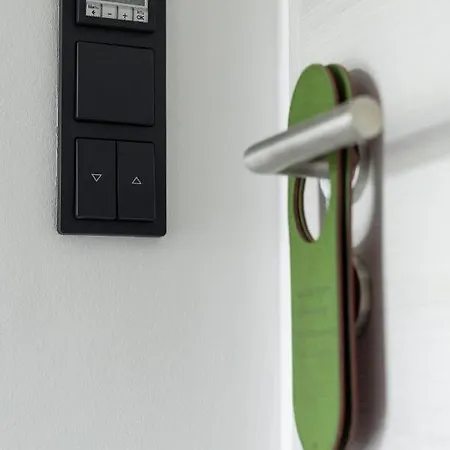 Kadir Bey & Four Osterrönfeld