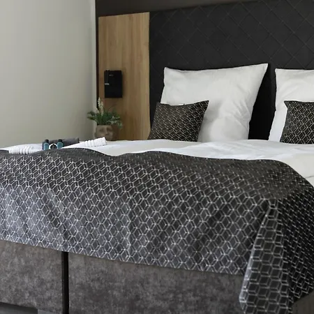 Kadir Bey & Four بيت ريفي *