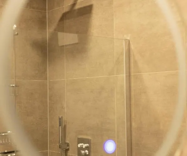 Kadir Bey & Four אורחן